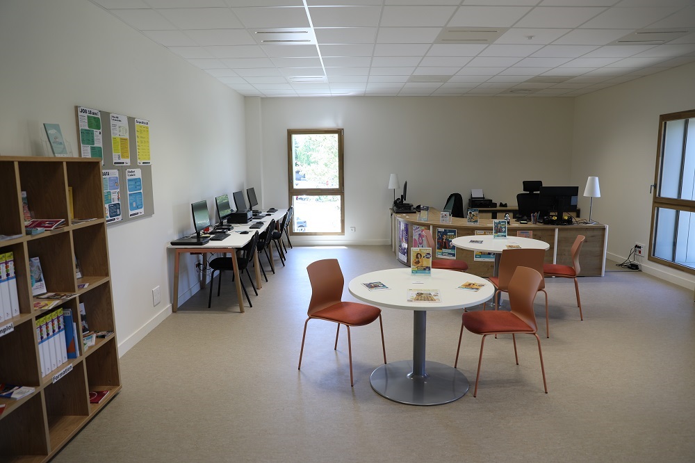 Photo de l'intérieur de l'Info Jeunes de Douvaine