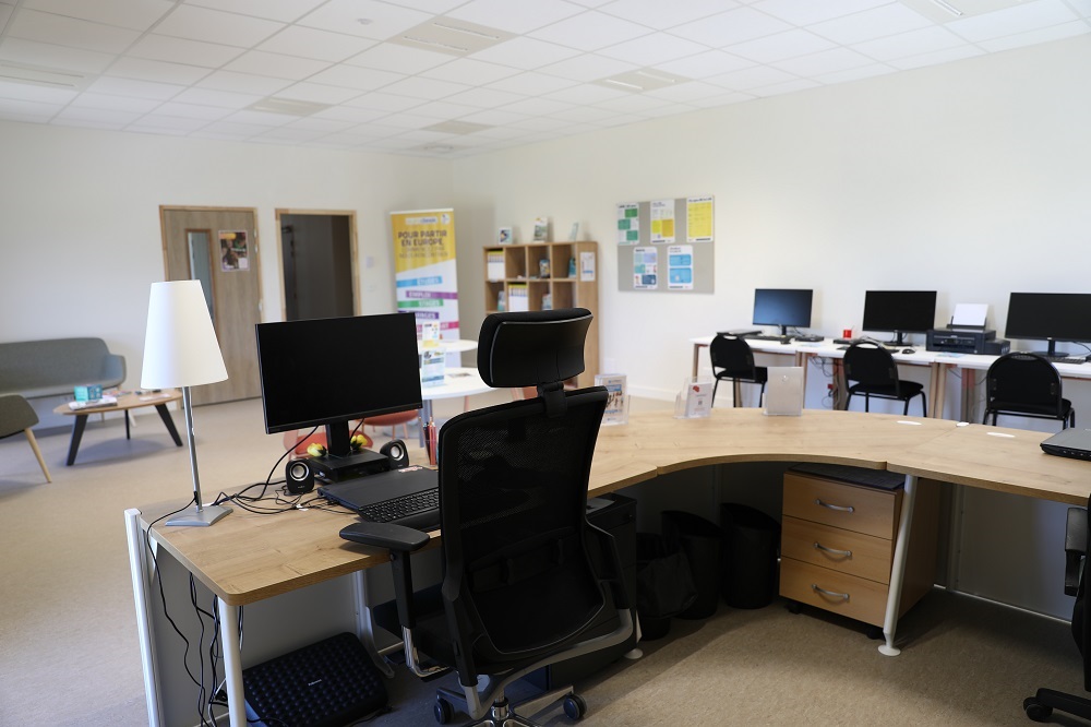Photo de l'intérieur de l'Info Jeunes de Douvaine