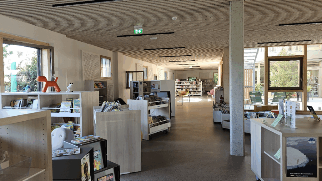 Photo de l'intérieur de la médiathèque