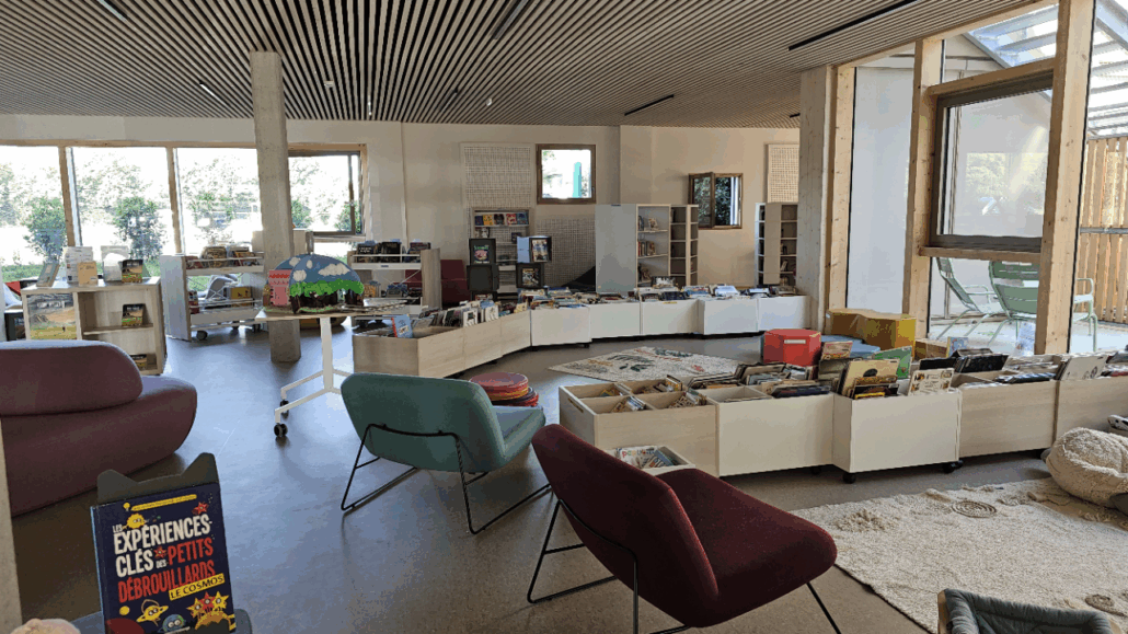 Photo de l'intérieur de la médiathèque