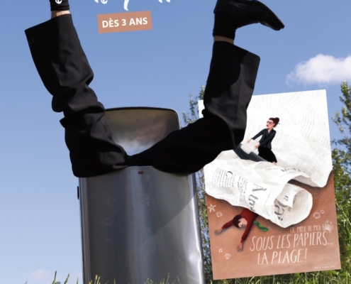 Affiche pour le spectacle jeune public "sous les papiers ... la plage !" le mercredi 6 mai 2026 à la Bulle de Douvaine de 16h à 16h45