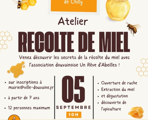 affiche pour l'atelier récolte de miel le samedi 05 septembre 2026 au rucher pédagogique du parc de Chilly dès 10h. sur inscriptions à mairie@ville-douvaine.fr ; à partir de 7 ans ; 12 personnes max. Venez découvrir les secrets de la récolte du miel avec l'association douvainoise Un Rêve d'Abeille !